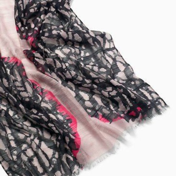 Stella & Dot Heritage Lace Pattern Scarf - Picture 2 of 2